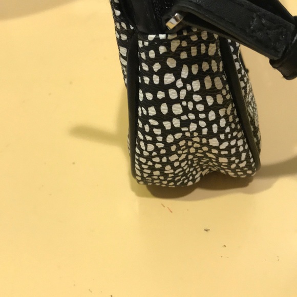 VERA BRADLEY BLACK & WHITE PURSE - Picture 3 of 7